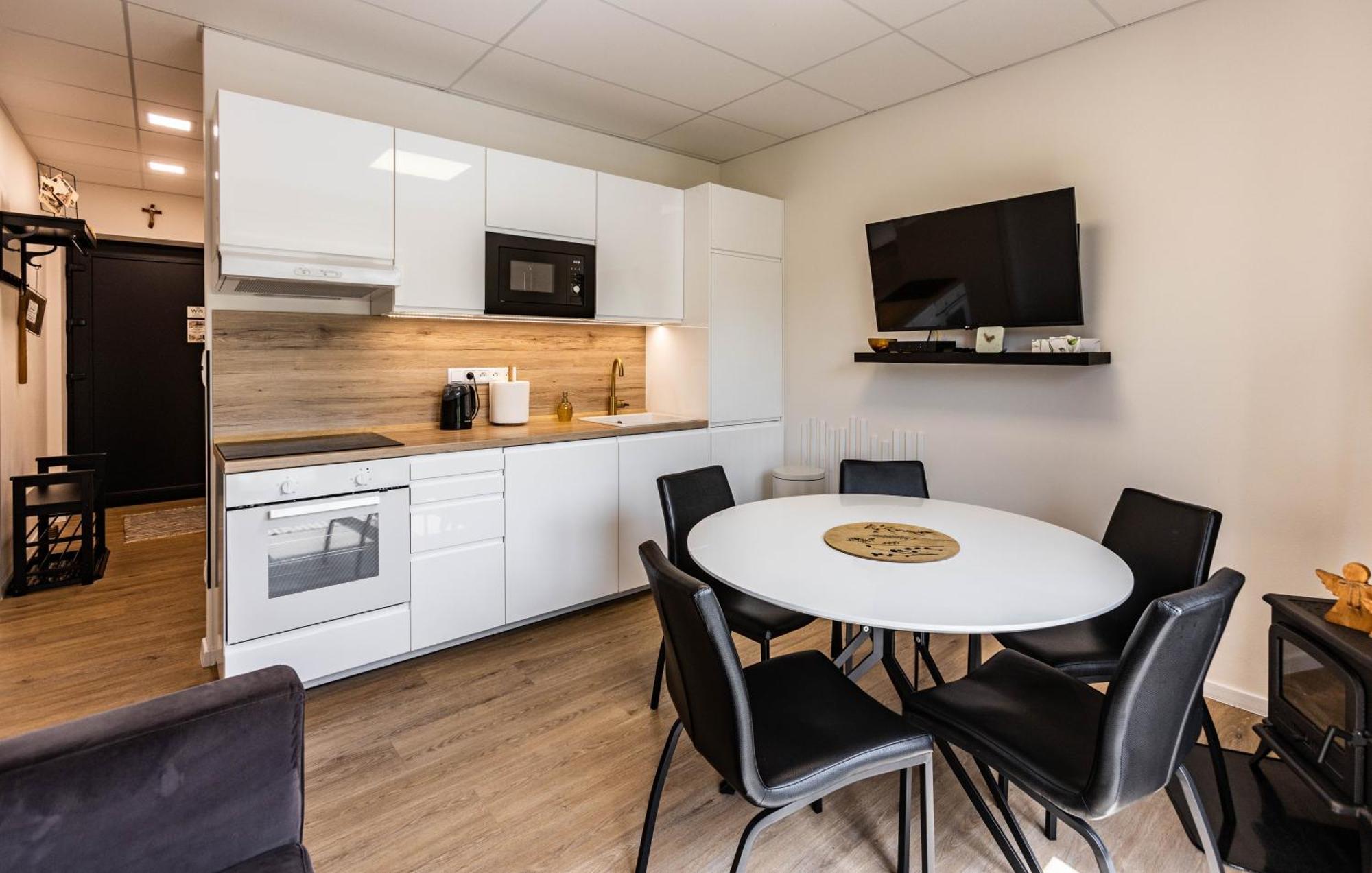 Sunny Apartment With Free Parking Зволен Экстерьер фото