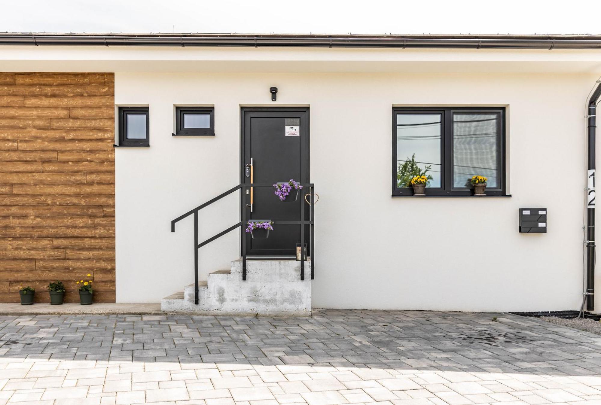 Sunny Apartment With Free Parking Зволен Экстерьер фото